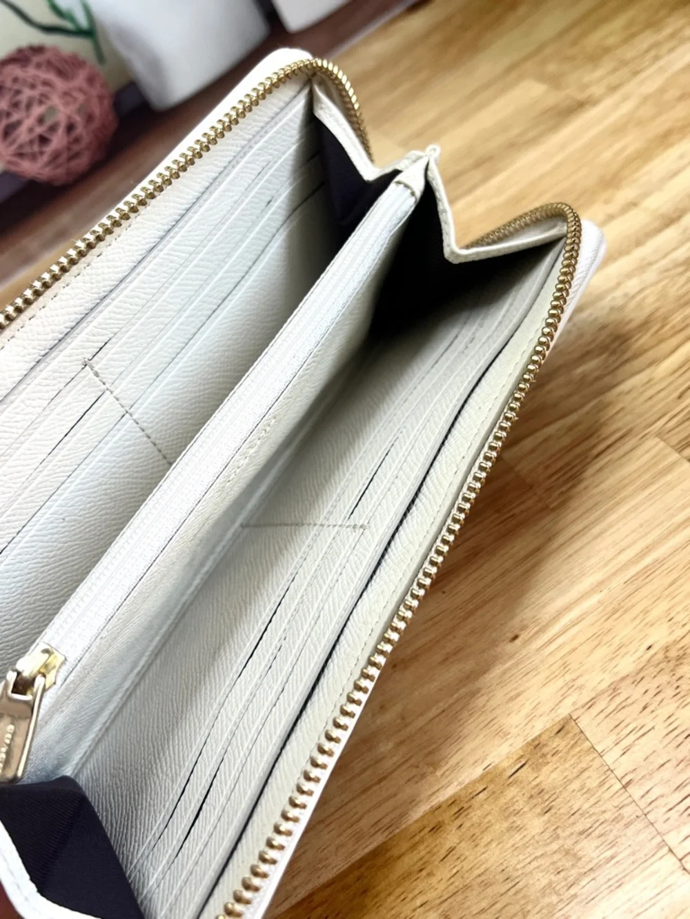 Coach Signature C Zip Around Accordion Long Wallet in Beige & Chalk - Picture 5 of 7